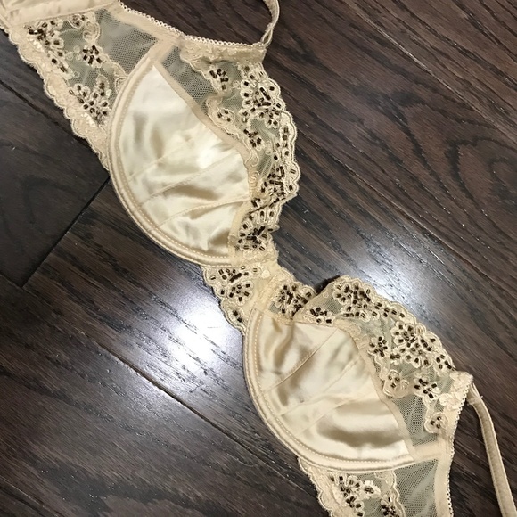 Elle Macpherson Bra - Picture 1 of 3